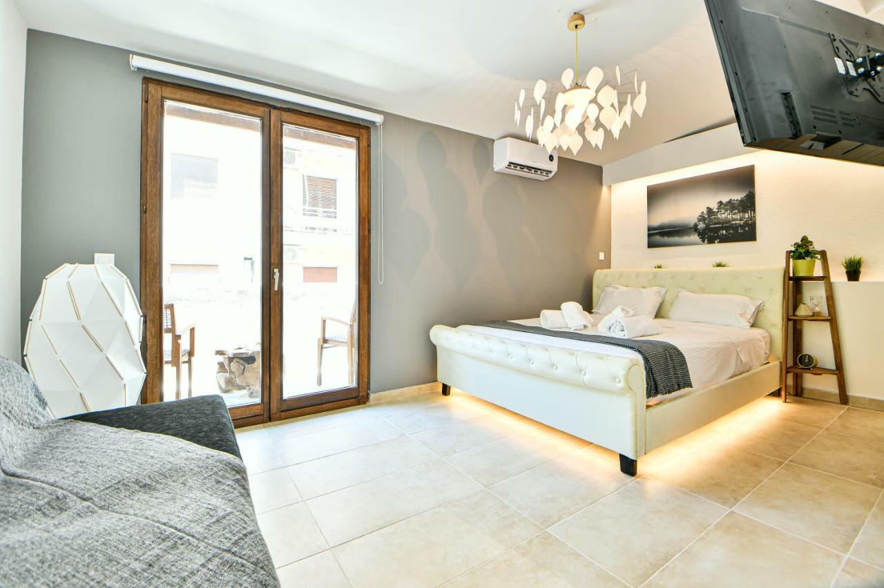 Flowers Of Athens, Boutique Aparthotel With 6-Apartments In Central เอเธนส์ ภายนอก รูปภาพ