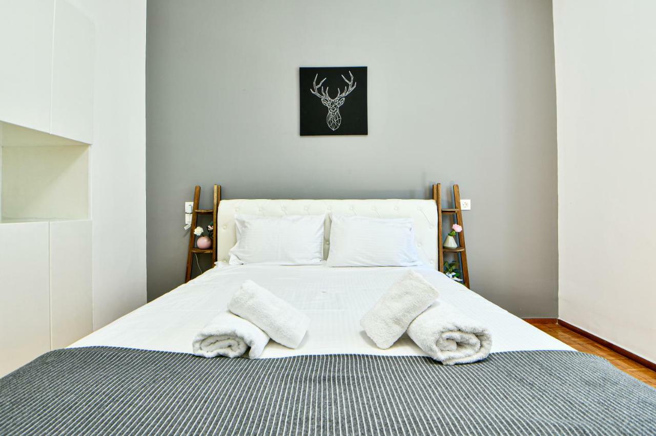 Flowers Of Athens, Boutique Aparthotel With 6-Apartments In Central เอเธนส์ ภายนอก รูปภาพ