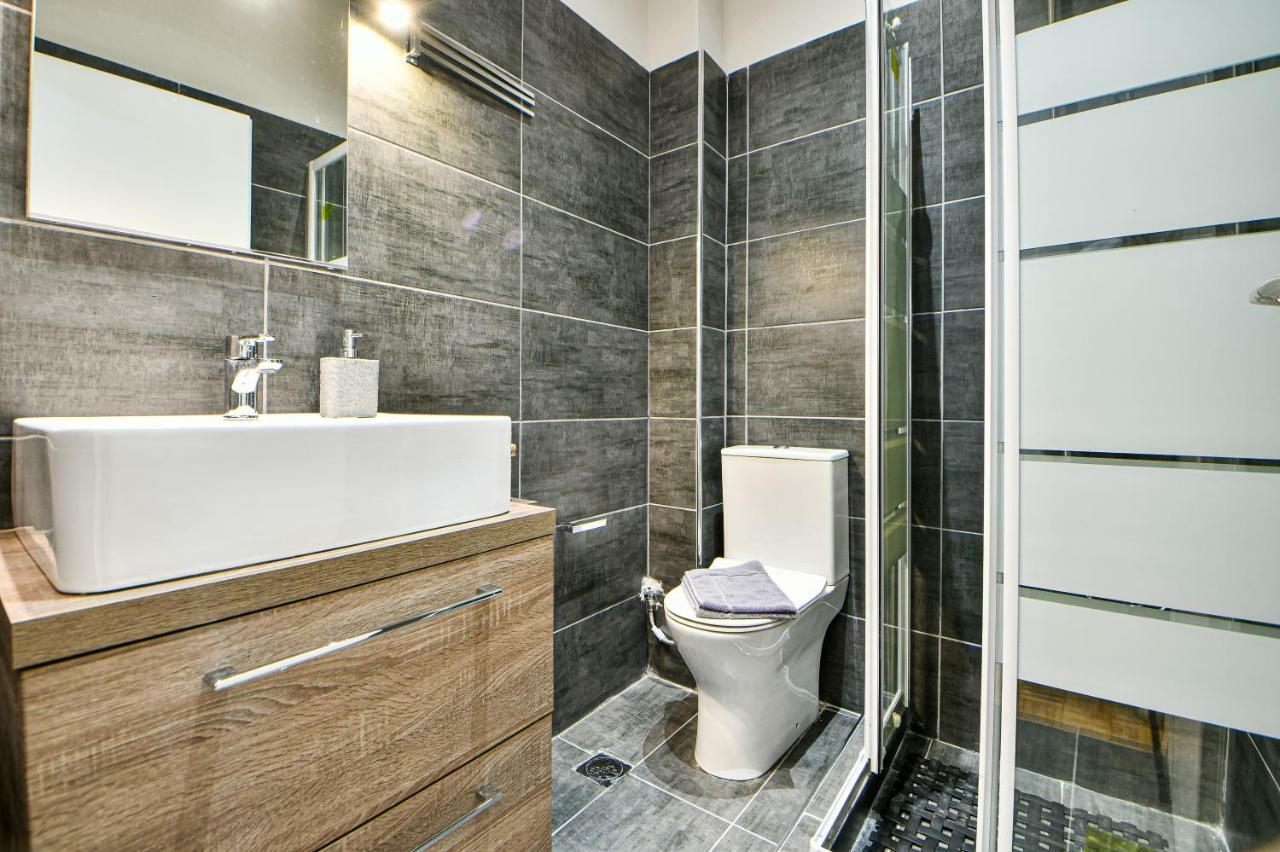Flowers Of Athens, Boutique Aparthotel With 6-Apartments In Central เอเธนส์ ภายนอก รูปภาพ