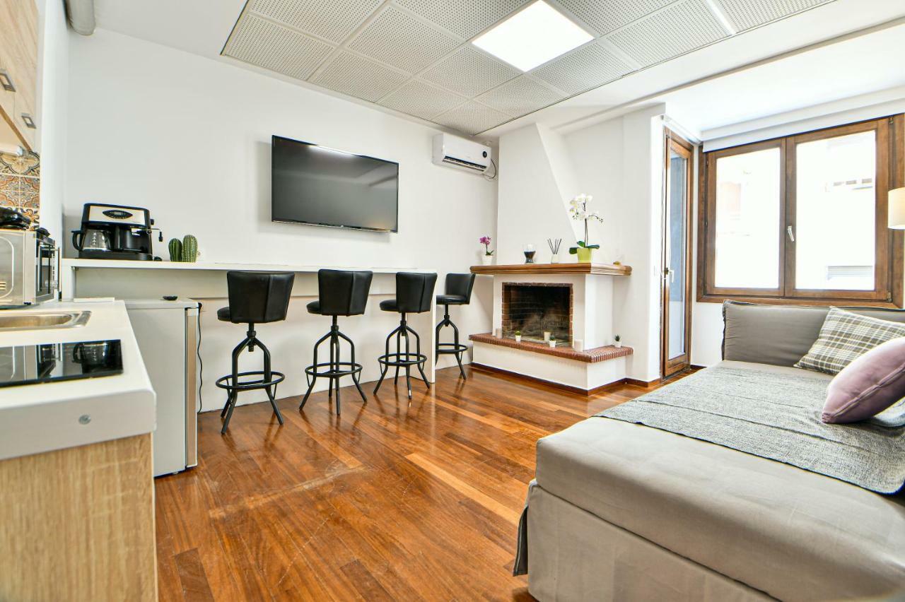 Flowers Of Athens, Boutique Aparthotel With 6-Apartments In Central เอเธนส์ ภายนอก รูปภาพ