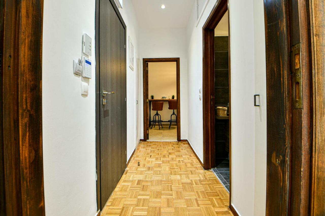 Flowers Of Athens, Boutique Aparthotel With 6-Apartments In Central เอเธนส์ ภายนอก รูปภาพ