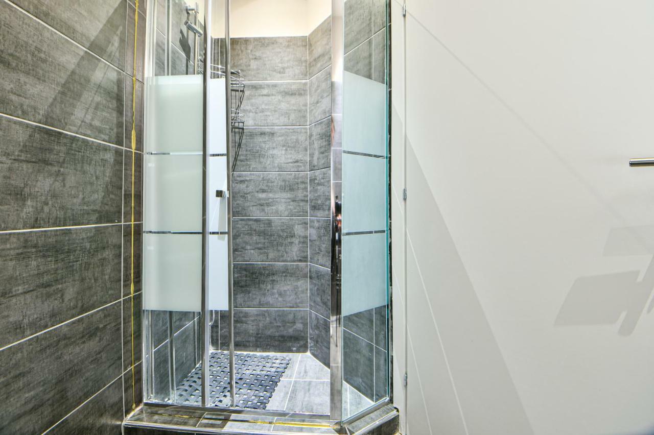 Flowers Of Athens, Boutique Aparthotel With 6-Apartments In Central เอเธนส์ ภายนอก รูปภาพ