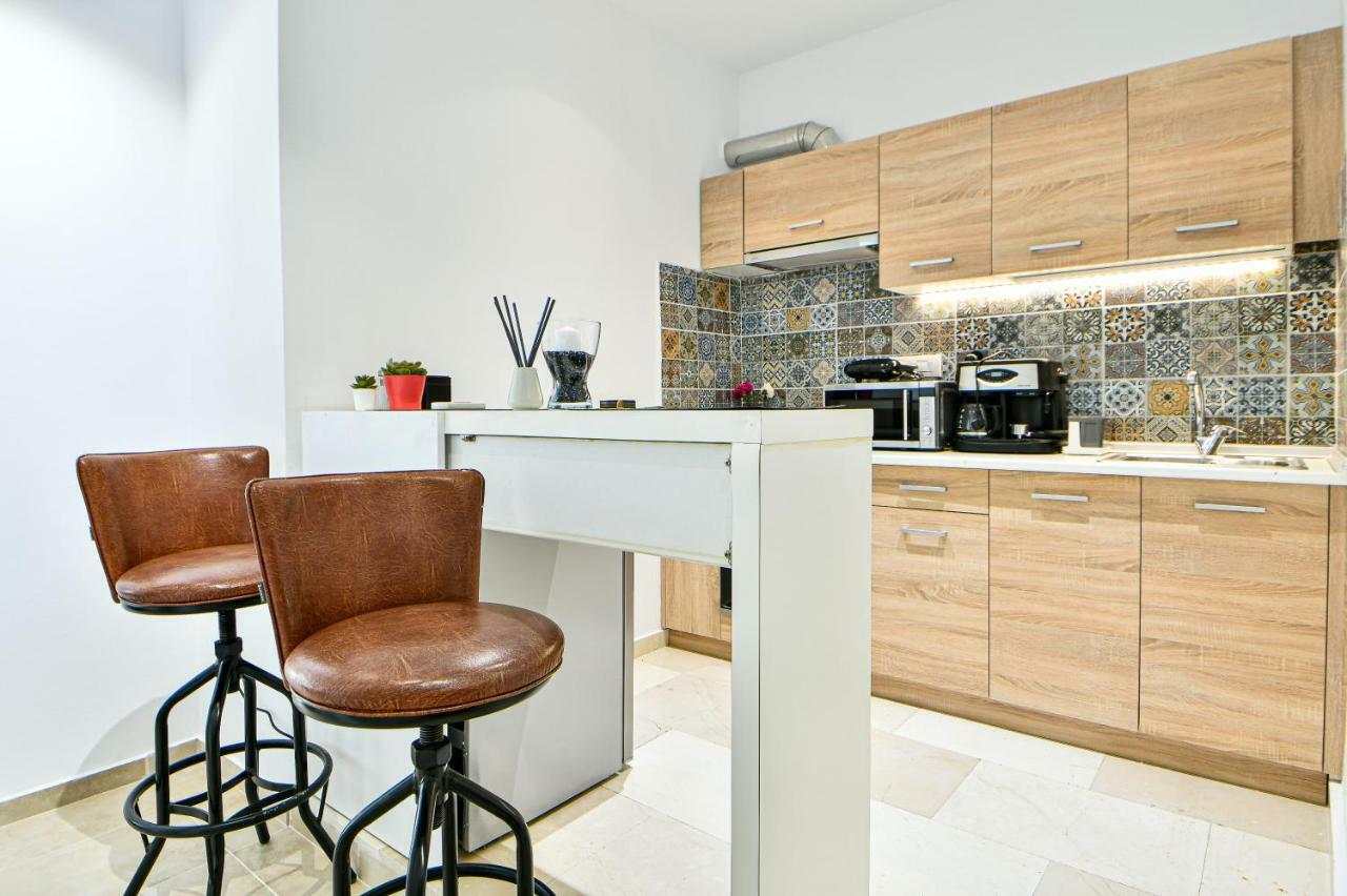 Flowers Of Athens, Boutique Aparthotel With 6-Apartments In Central เอเธนส์ ภายนอก รูปภาพ