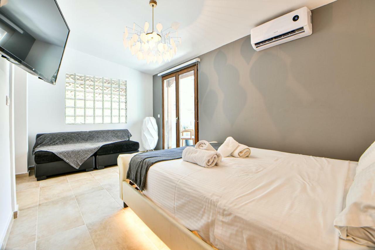 Flowers Of Athens, Boutique Aparthotel With 6-Apartments In Central เอเธนส์ ภายนอก รูปภาพ