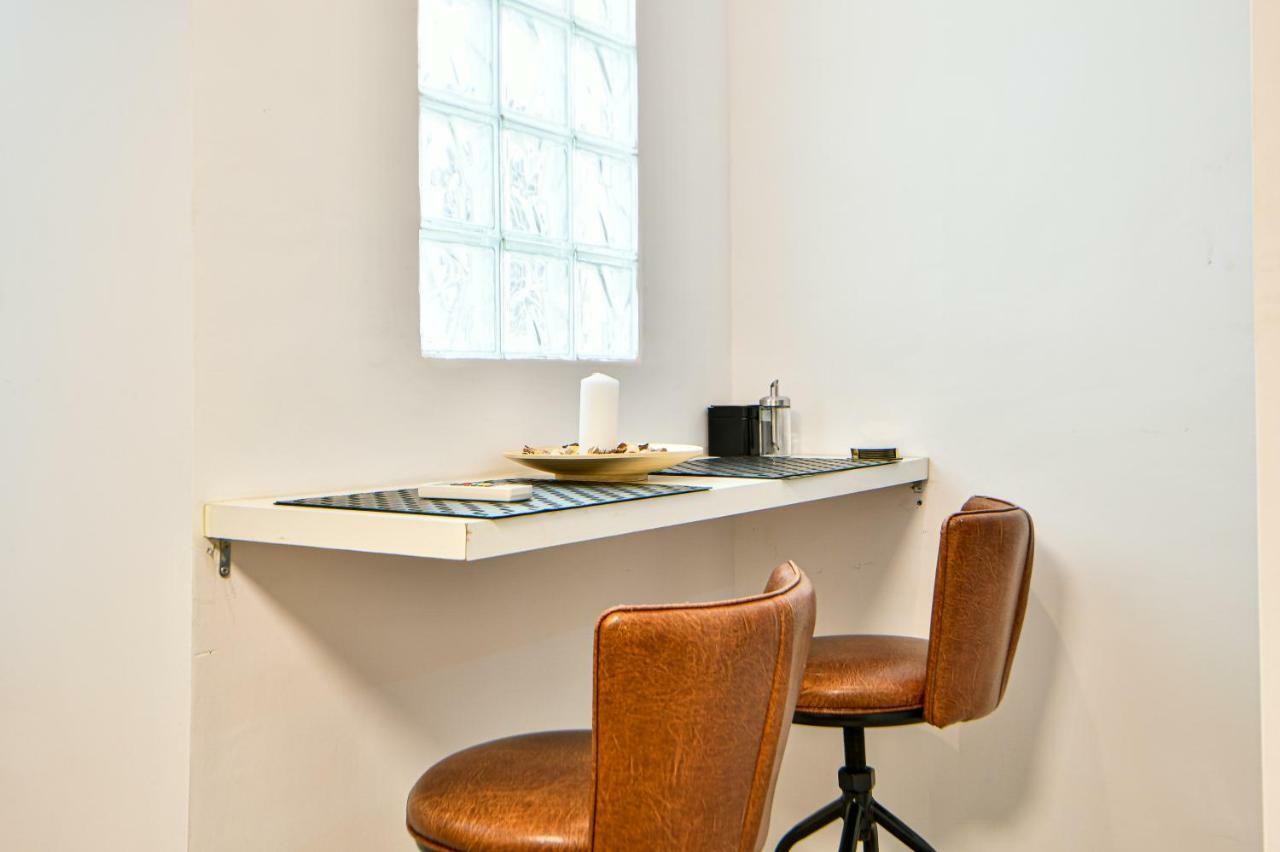 Flowers Of Athens, Boutique Aparthotel With 6-Apartments In Central เอเธนส์ ภายนอก รูปภาพ